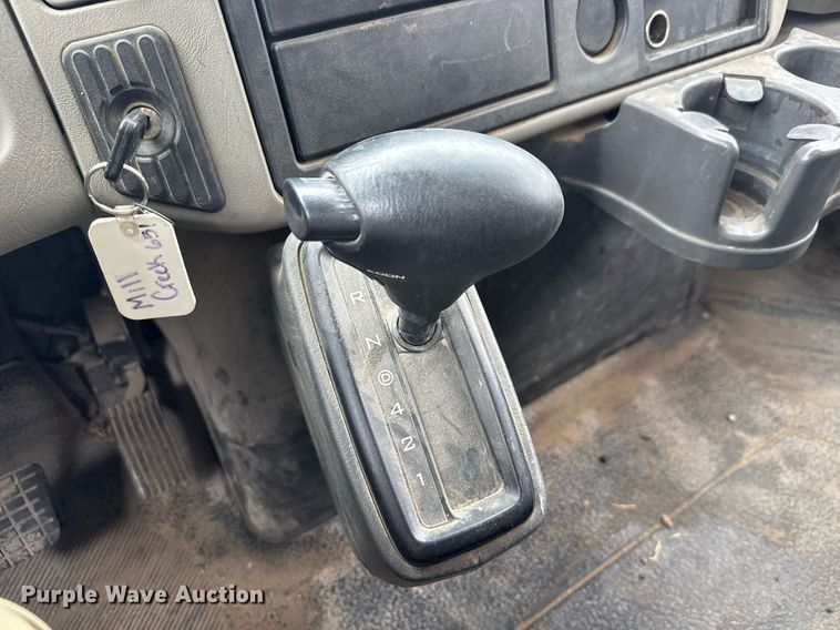 image for item EQ1423 2017 International 4300 box truck