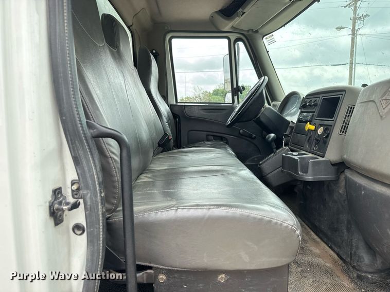 image for item EQ1423 2017 International 4300 box truck