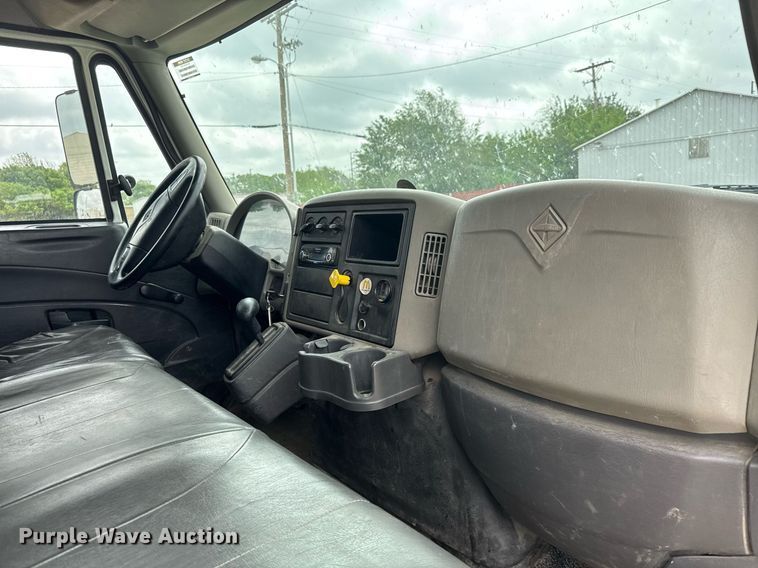 image for item EQ1423 2017 International 4300 box truck