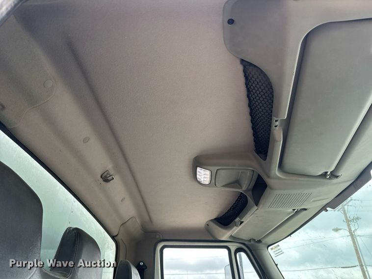 image for item EQ1423 2017 International 4300 box truck