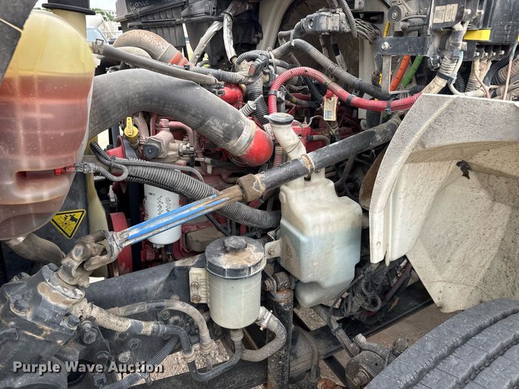 image for item EQ1423 2017 International 4300 box truck