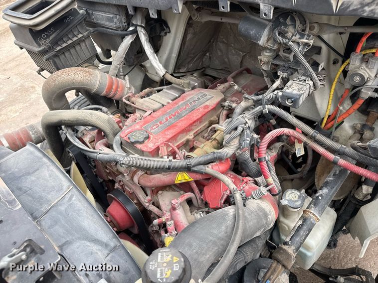 image for item EQ1423 2017 International 4300 box truck