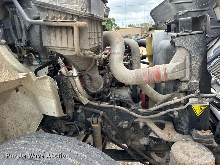 image for item EQ1423 2017 International 4300 box truck