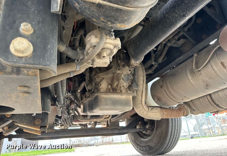 image for item EQ1423 2017 International 4300 box truck