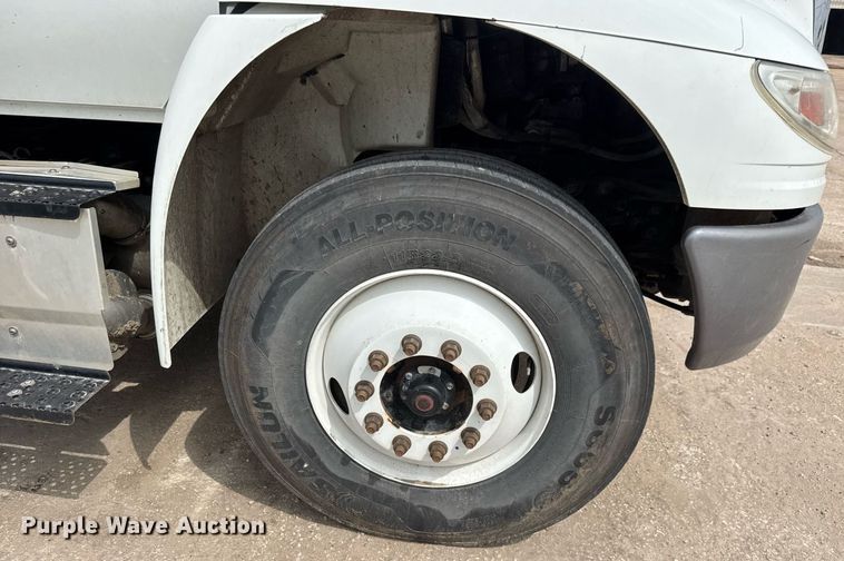 image for item EQ1423 2017 International 4300 box truck