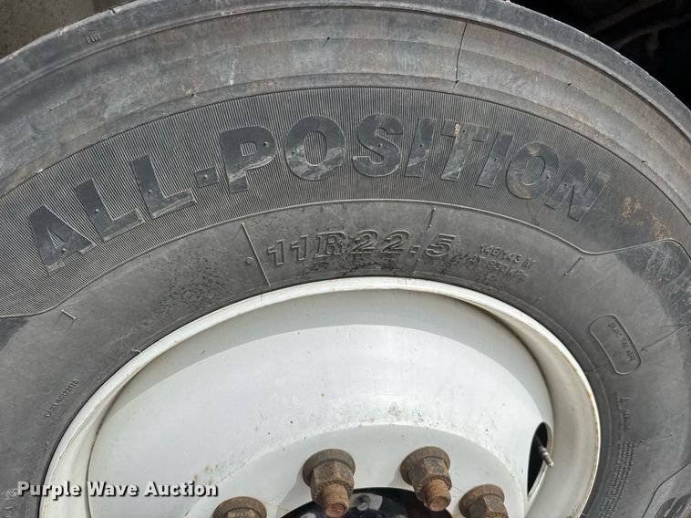 image for item EQ1423 2017 International 4300 box truck