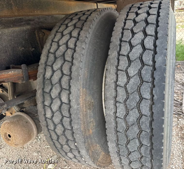 image for item EQ1423 2017 International 4300 box truck