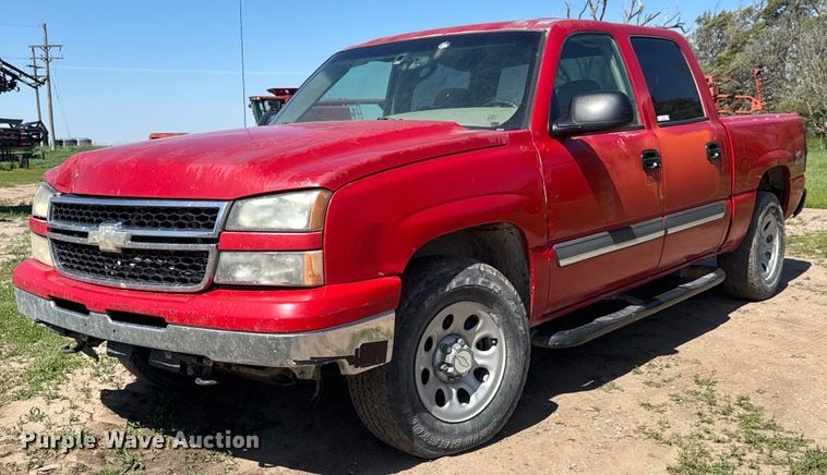 image for item EQ1429 2006 Chevrolet Silverado 1500 Crew Cab pickup truck