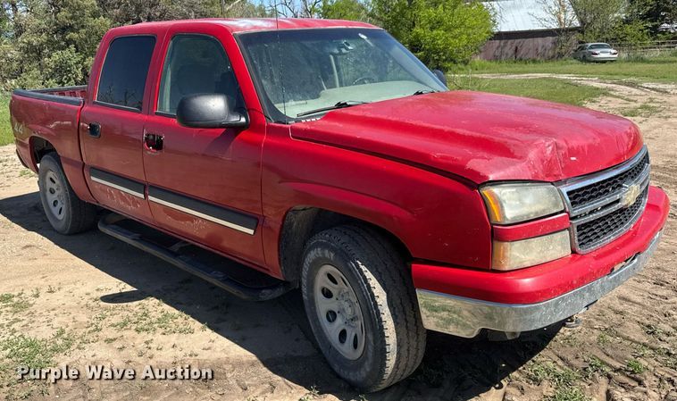 image for item EQ1429 2006 Chevrolet Silverado 1500 Crew Cab pickup truck
