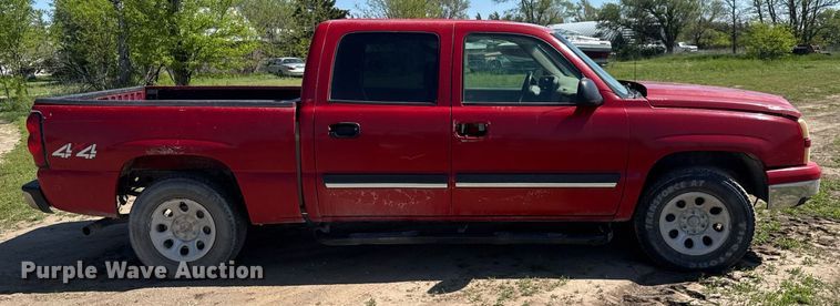 image for item EQ1429 2006 Chevrolet Silverado 1500 Crew Cab pickup truck