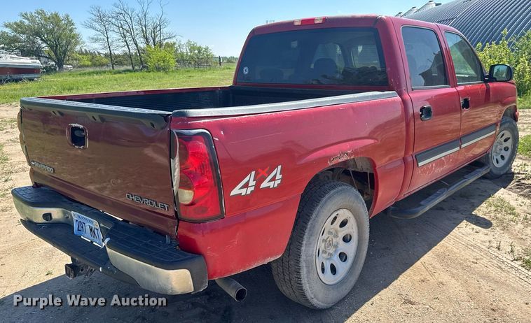 image for item EQ1429 2006 Chevrolet Silverado 1500 Crew Cab pickup truck