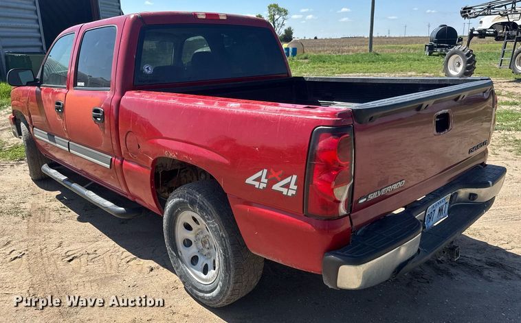 image for item EQ1429 2006 Chevrolet Silverado 1500 Crew Cab pickup truck