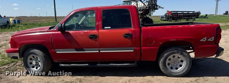 image for item EQ1429 2006 Chevrolet Silverado 1500 Crew Cab pickup truck
