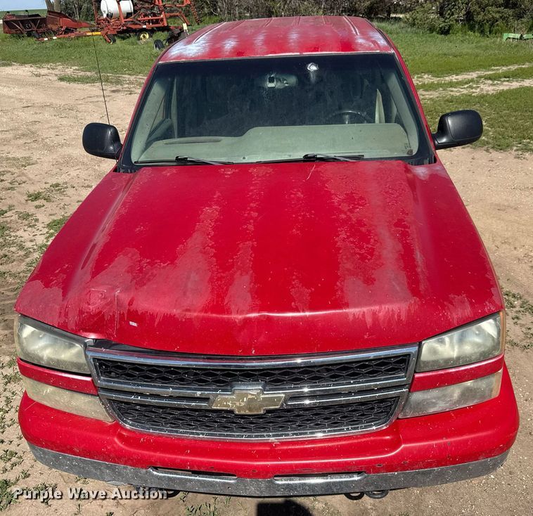 image for item EQ1429 2006 Chevrolet Silverado 1500 Crew Cab pickup truck