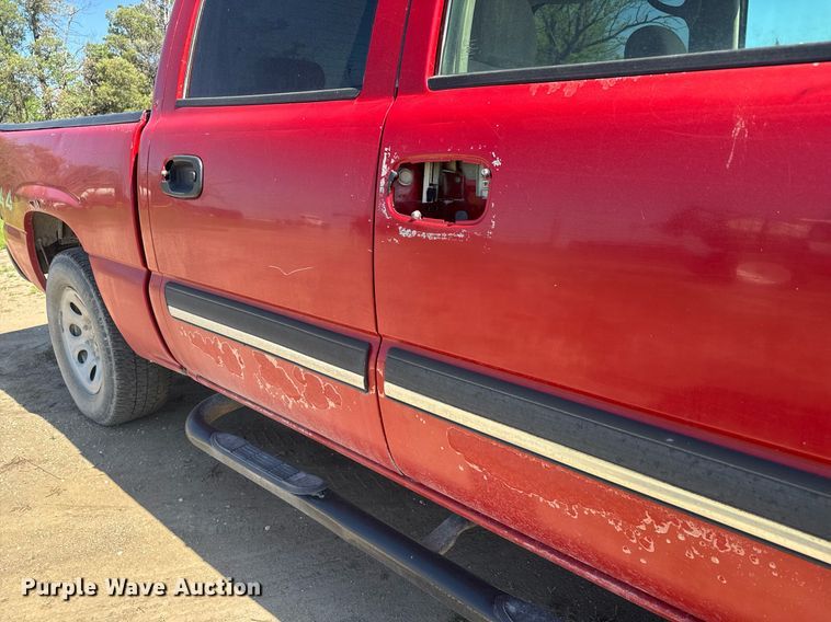 image for item EQ1429 2006 Chevrolet Silverado 1500 Crew Cab pickup truck