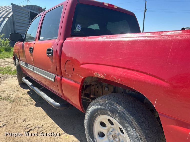 image for item EQ1429 2006 Chevrolet Silverado 1500 Crew Cab pickup truck