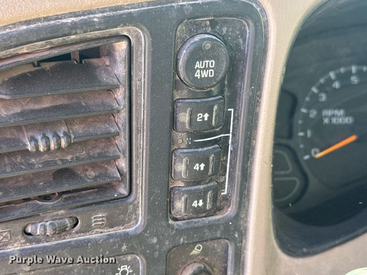 image for item EQ1429 2006 Chevrolet Silverado 1500 Crew Cab pickup truck