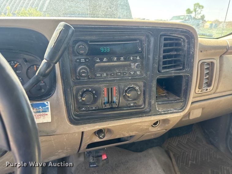 image for item EQ1429 2006 Chevrolet Silverado 1500 Crew Cab pickup truck