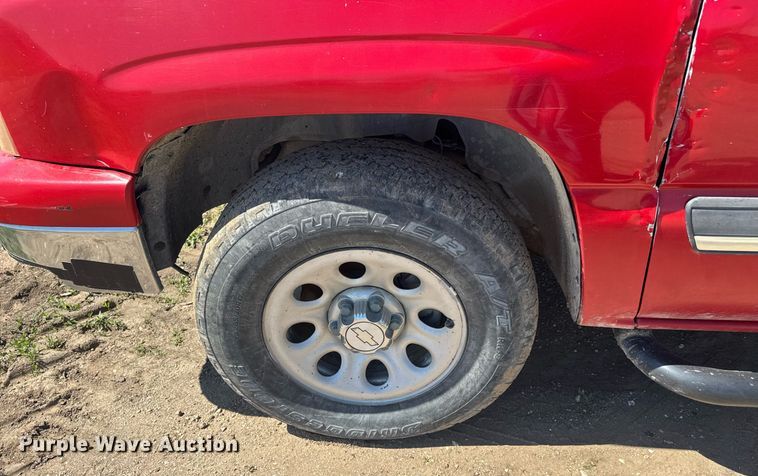 image for item EQ1429 2006 Chevrolet Silverado 1500 Crew Cab pickup truck