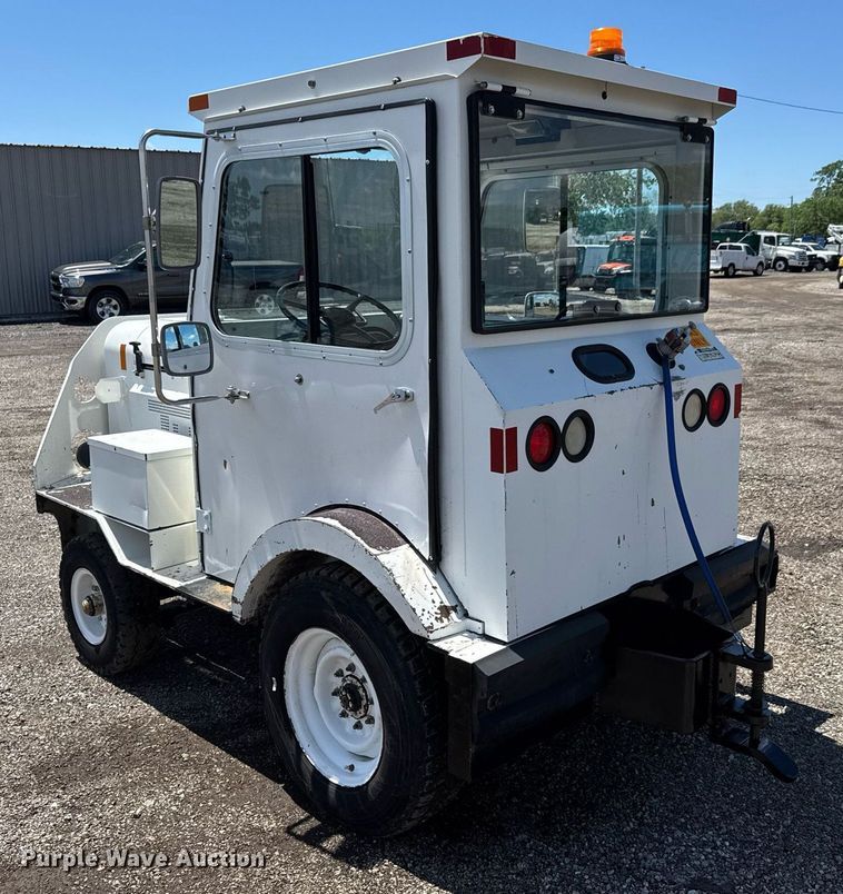 image for item EQ1460 1997 Tug MA50-1 aircraft tug