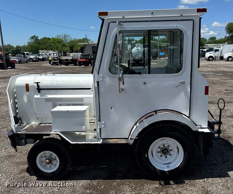 image for item EQ1460 1997 Tug MA50-1 aircraft tug