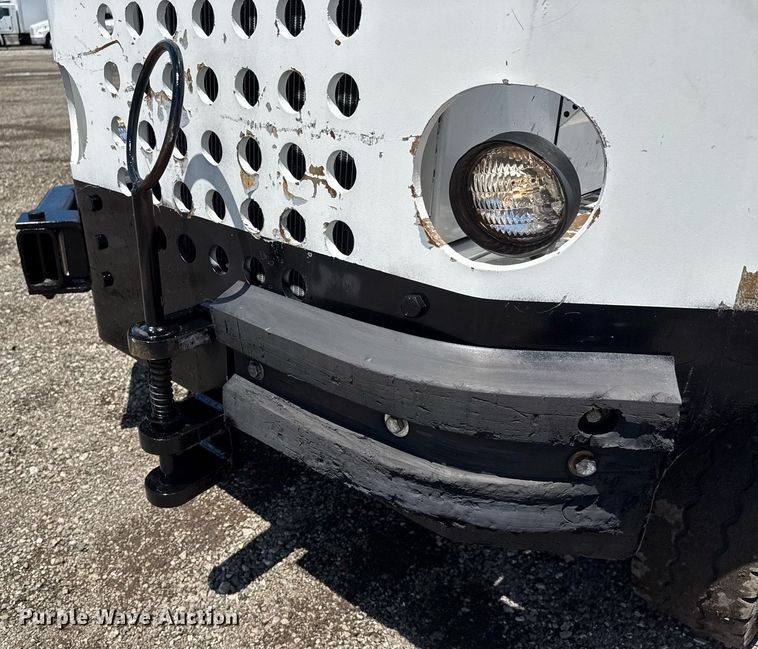 image for item EQ1460 1997 Tug MA50-1 aircraft tug