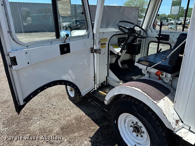 image for item EQ1460 1997 Tug MA50-1 aircraft tug