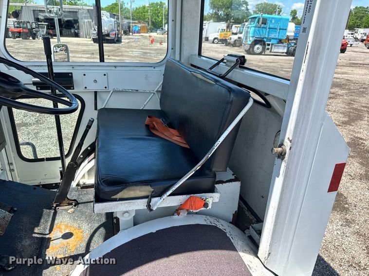 image for item EQ1460 1997 Tug MA50-1 aircraft tug