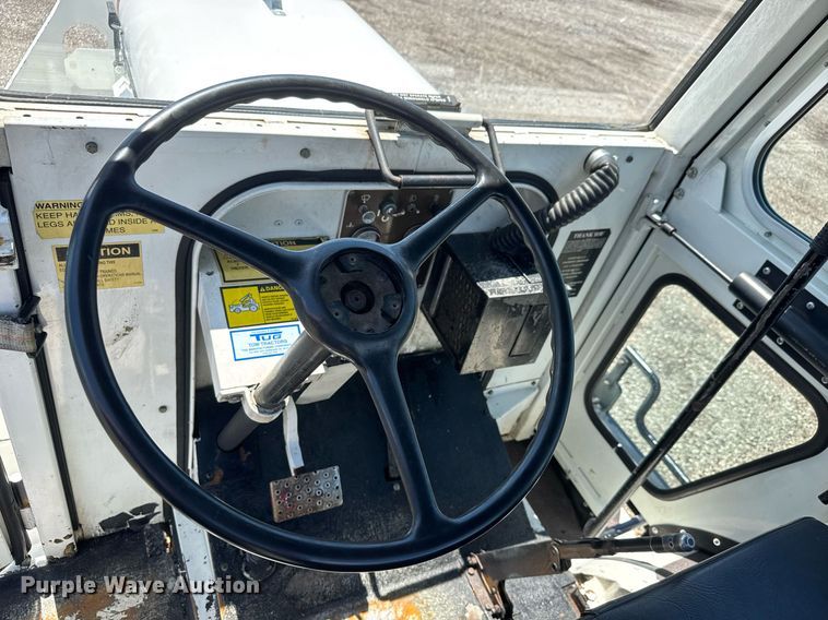 image for item EQ1460 1997 Tug MA50-1 aircraft tug