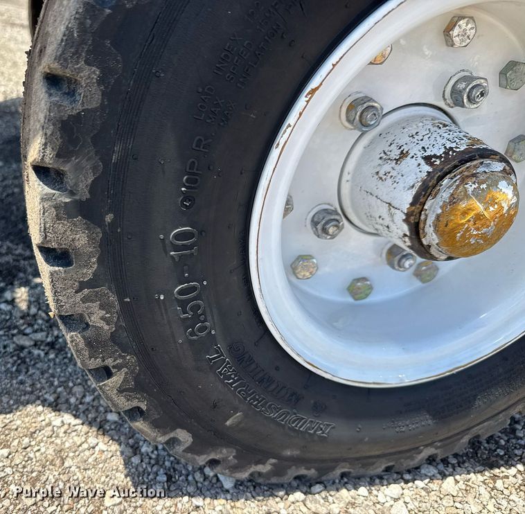 image for item EQ1460 1997 Tug MA50-1 aircraft tug