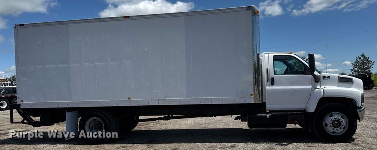 image for item EQ1462 2003 Chevrolet C6500 box truck