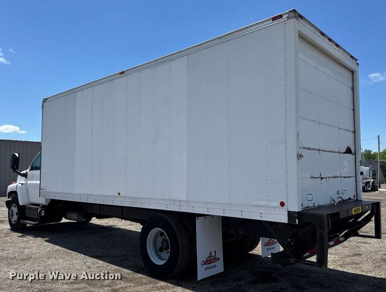 image for item EQ1462 2003 Chevrolet C6500 box truck