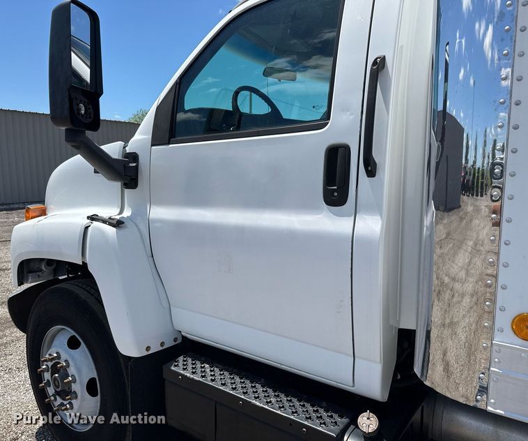 image for item EQ1462 2003 Chevrolet C6500 box truck