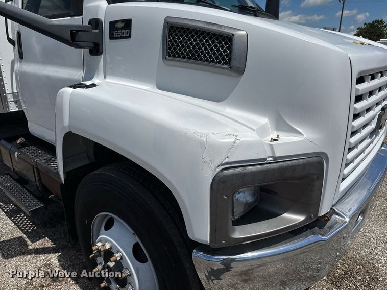 image for item EQ1462 2003 Chevrolet C6500 box truck