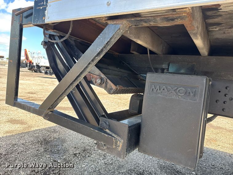 image for item EQ1462 2003 Chevrolet C6500 box truck