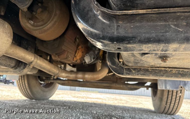 image for item EQ1462 2003 Chevrolet C6500 box truck