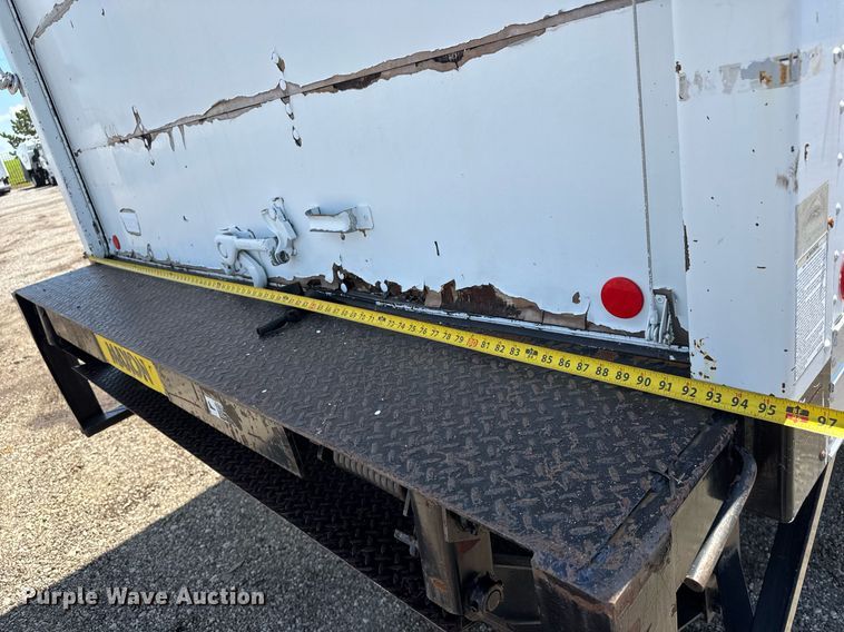 image for item EQ1462 2003 Chevrolet C6500 box truck