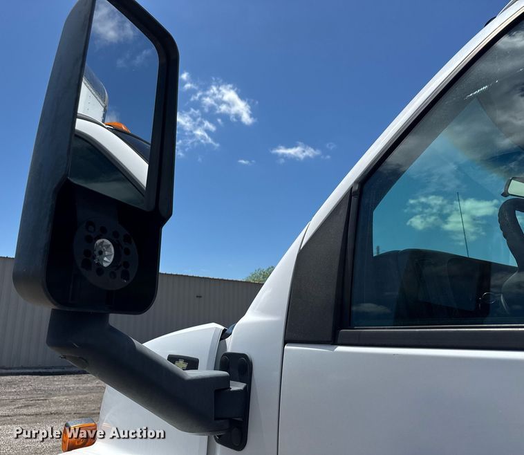 image for item EQ1462 2003 Chevrolet C6500 box truck