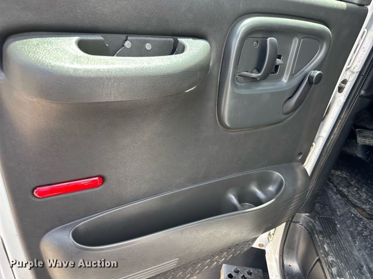 image for item EQ1462 2003 Chevrolet C6500 box truck