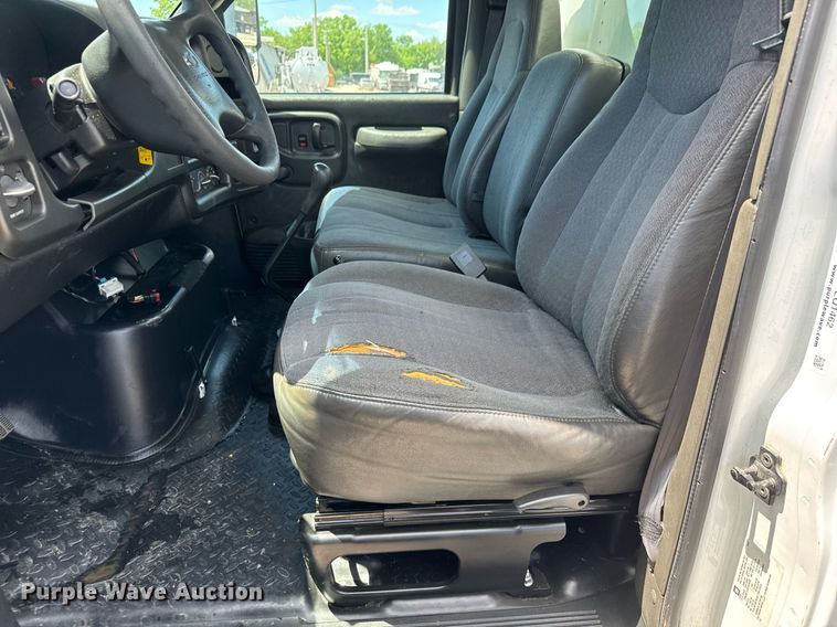 image for item EQ1462 2003 Chevrolet C6500 box truck