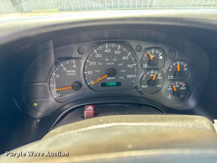 image for item EQ1462 2003 Chevrolet C6500 box truck