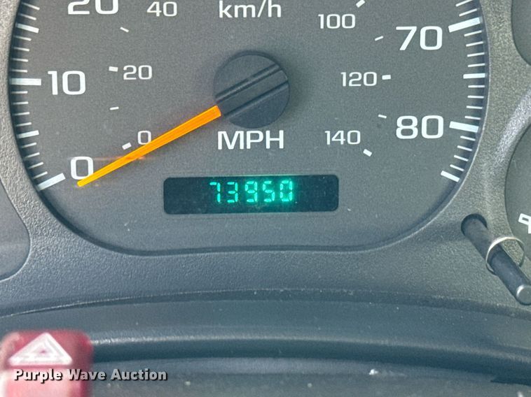 image for item EQ1462 2003 Chevrolet C6500 box truck