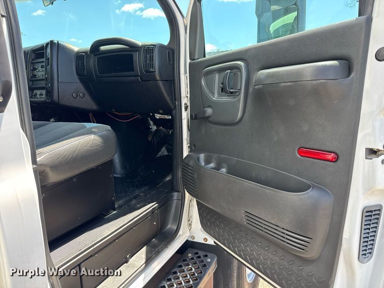 image for item EQ1462 2003 Chevrolet C6500 box truck