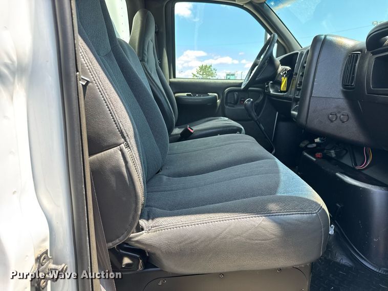 image for item EQ1462 2003 Chevrolet C6500 box truck