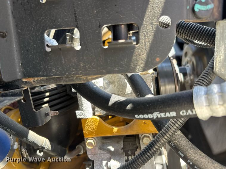 image for item EQ1462 2003 Chevrolet C6500 box truck