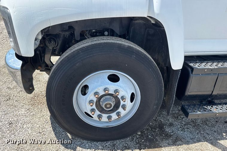 image for item EQ1462 2003 Chevrolet C6500 box truck