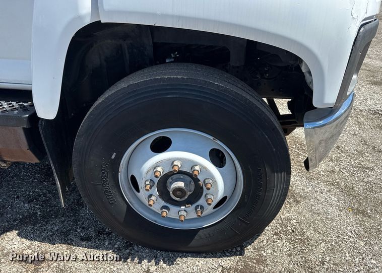 image for item EQ1462 2003 Chevrolet C6500 box truck