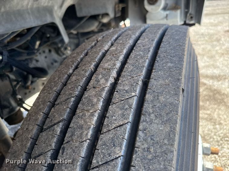 image for item EQ1462 2003 Chevrolet C6500 box truck