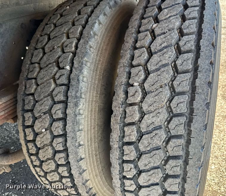 image for item EQ1462 2003 Chevrolet C6500 box truck