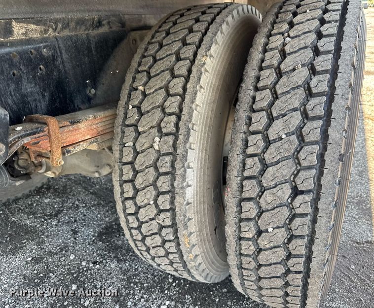 image for item EQ1462 2003 Chevrolet C6500 box truck